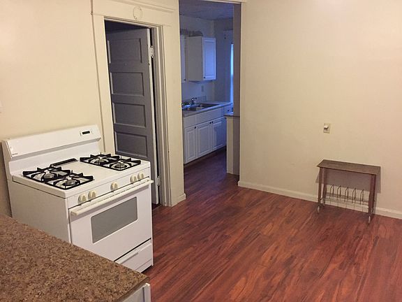 4th image of 610 W 22nd St
