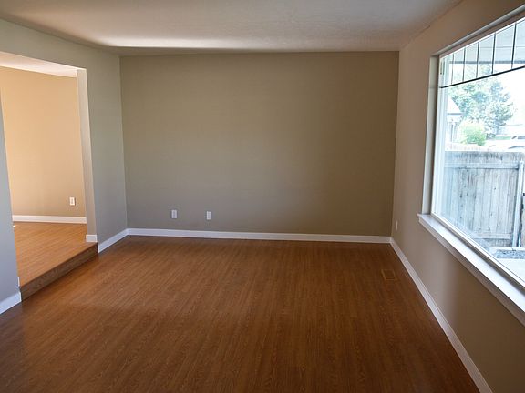 4th image of 306 S Zinser St