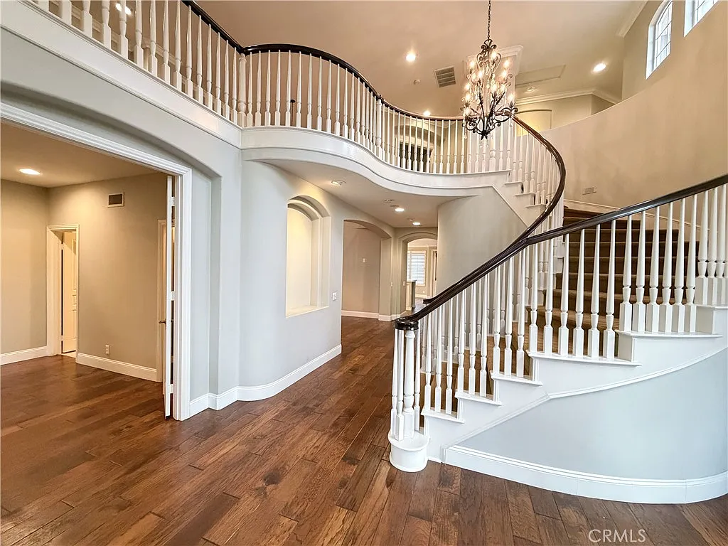 4 bed, 3.5 bath, 3635 sqft, $7,000 — Photo 4