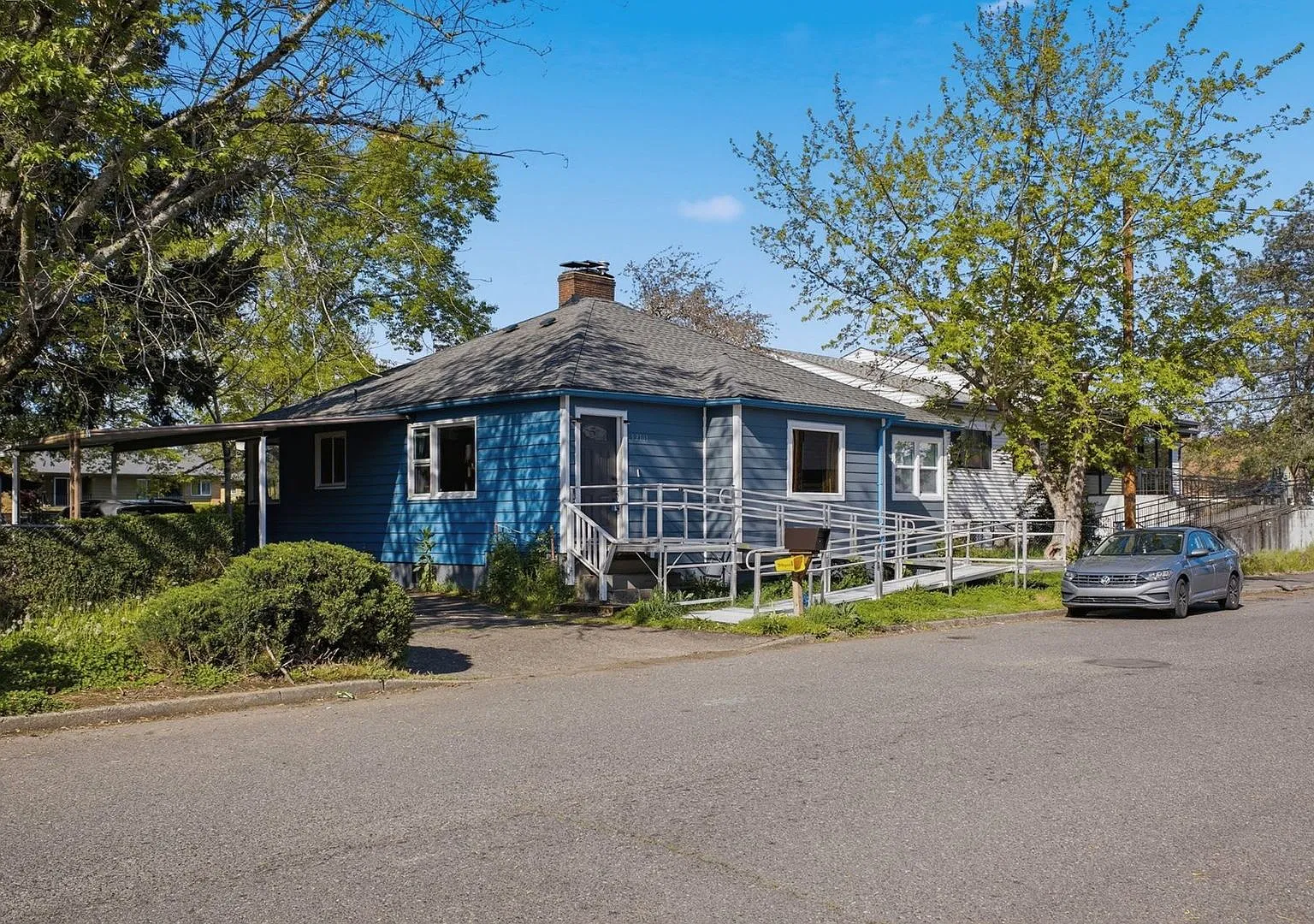 Charming Portland Home with 3 Bedrooms Near Division Street with Large Backyard, Basement & 2-Car... — Photo 2