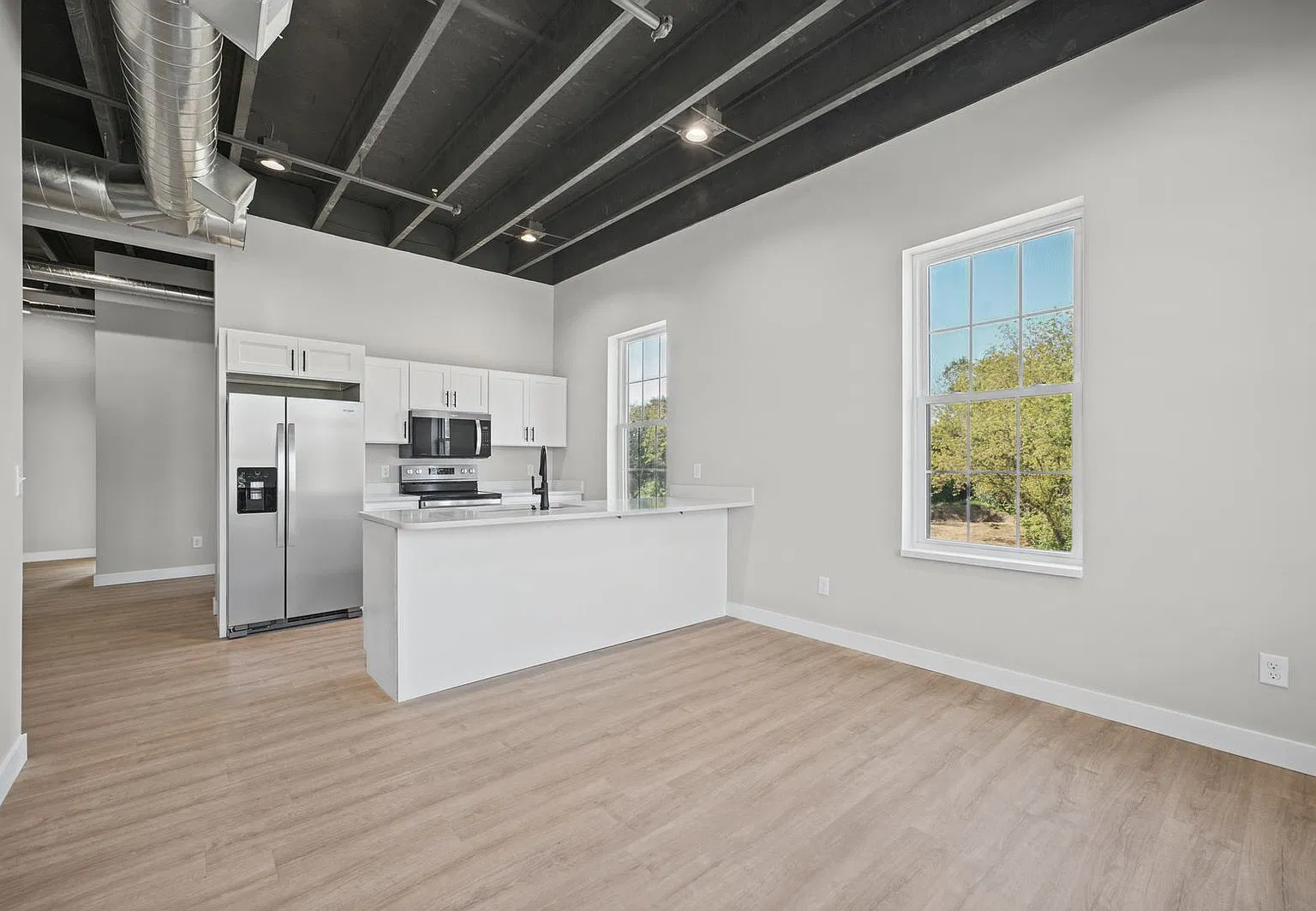 2 bed, 1.0 bath, $2,050 — Photo 4