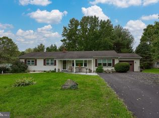 19 Apache Ln, Willow Street, PA 17584