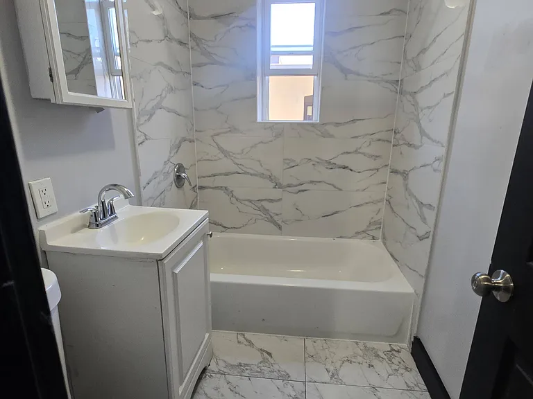 122 Wade St #8 — Photo 2