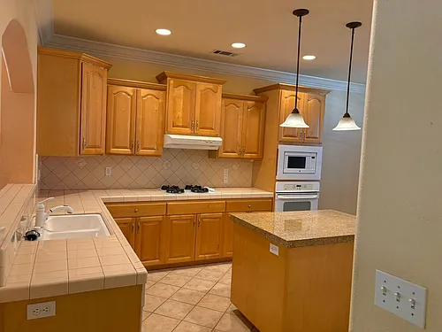 587 Castenda Dr Photo 1