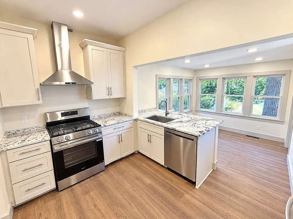 2 bed, 1100 sqft, $2,300 — Photo 3