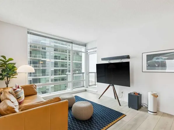 215 SE 13th Ave SW #1401, Calgary, AB T2R 0V6