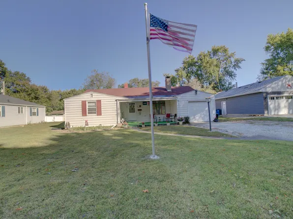 620 E Mulberry St, Watseka, IL 60970