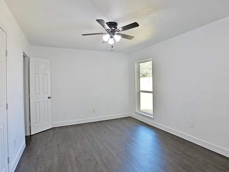 2227 Newbury Dr — Photo 17