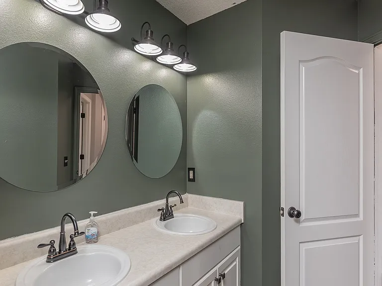 617 Hanley Downs Dr — Photo 26