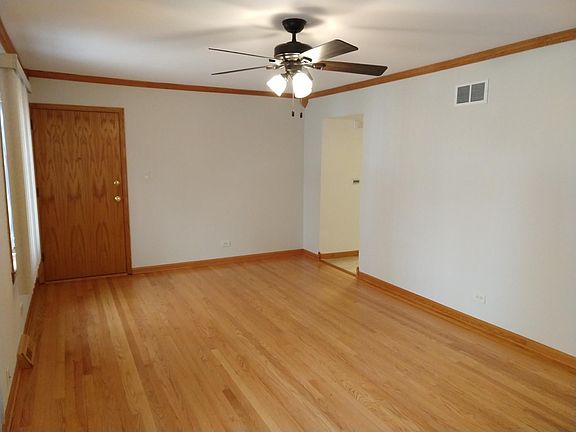 3rd image of 1343 Woodview Ln APT 2W