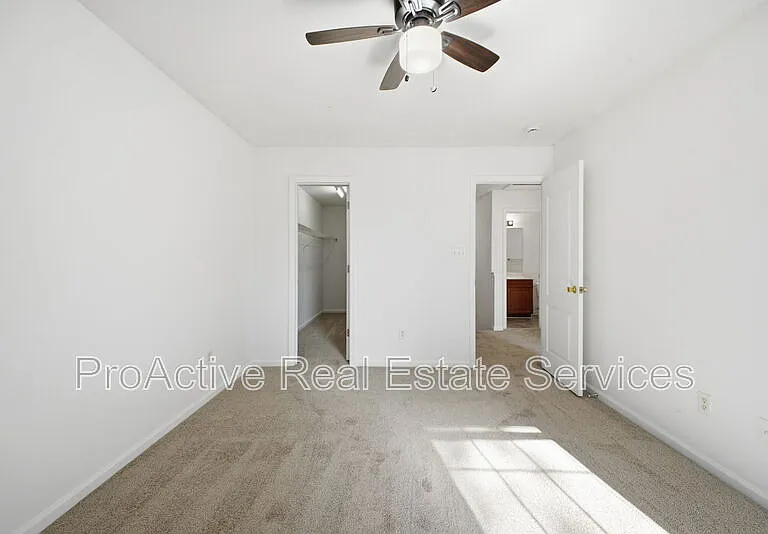 2021 Livingston St — Photo 33