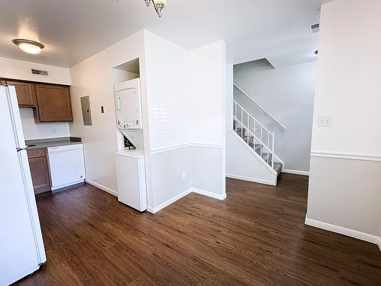 Walnut Creek Townhomes — Photo 54