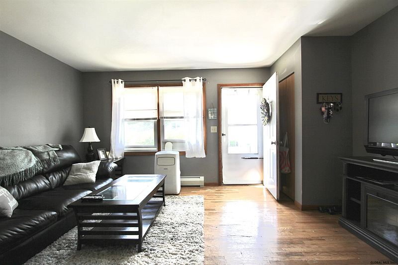 4th image of 30 WARSAW Avenue