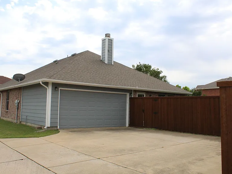 1321 Red River Ln — Photo 14