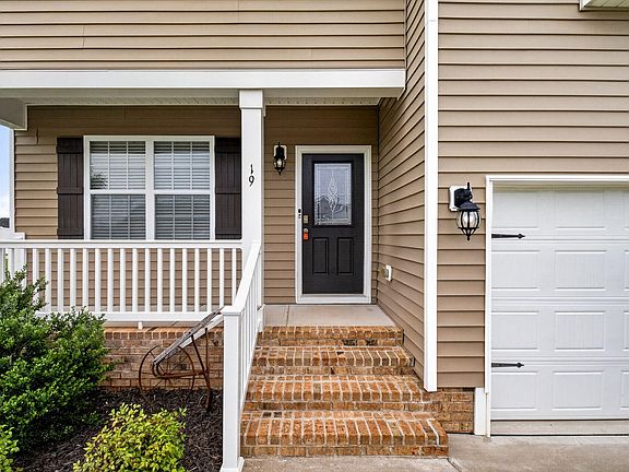 3rd image of 19 Rockwater Way