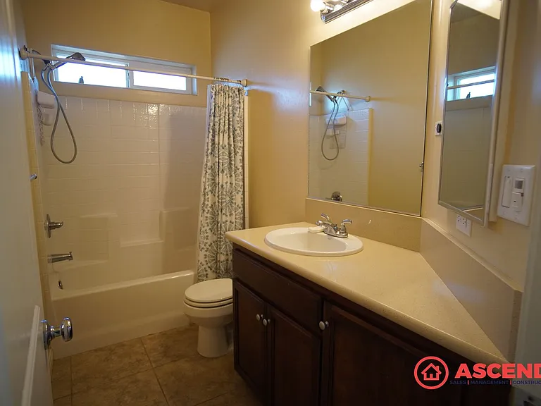 7918 Rhine Dr — Photo 6