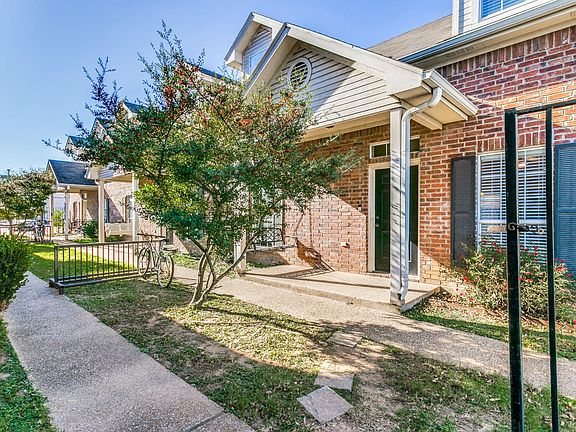 Nice courtyard with gated entry
