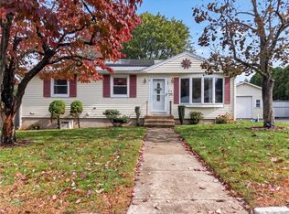 44 Meadow Dr, West Warwick, RI 02893