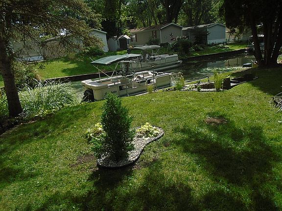 Direct boat access from yard