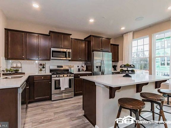 4th image of 2029 Hinshaw Dr