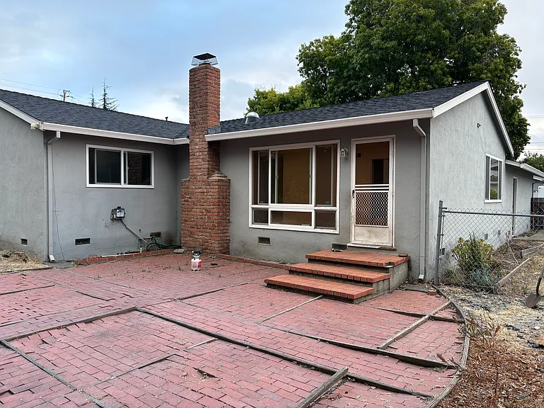 215 Saint Nicholas Ct — Photo 17