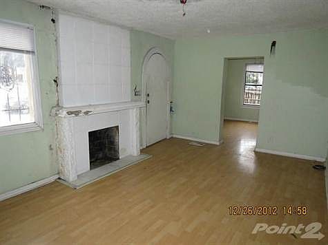 4th image of 934 N Willett St