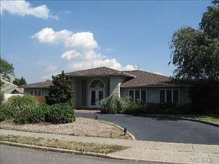 1st image of 308 Lagoon Dr W