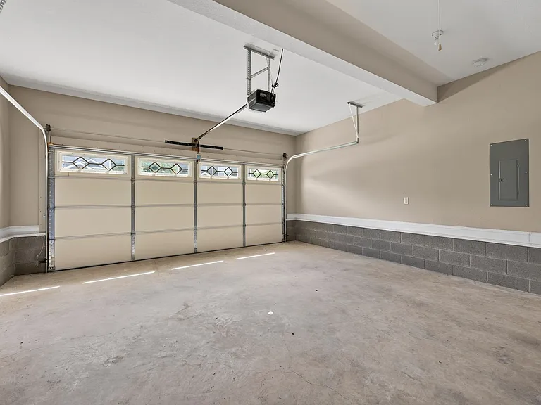 207 Geneva Ln — Photo 29