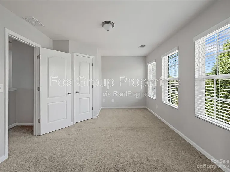 19036 Lake Breeze Dr — Photo 28