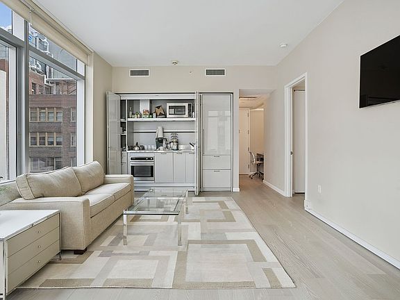 3rd image of 18 W 48th St APT 12B
