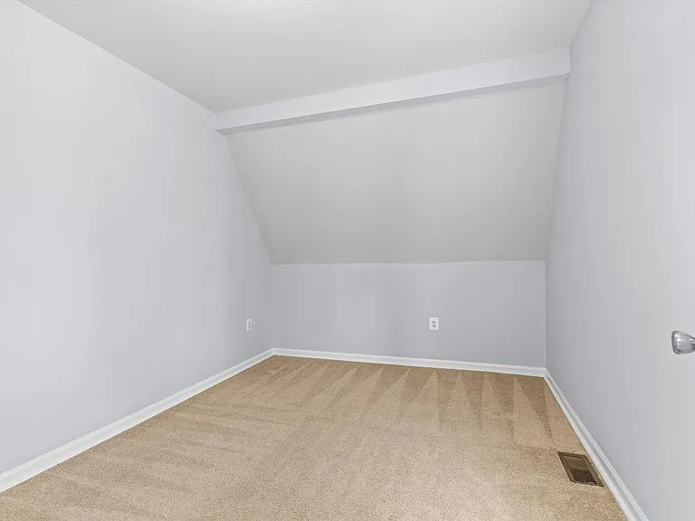 2510 Roslyn Ave — Photo 33