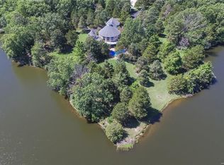 27501 Courtney Place Ln, Warrenton, MO 63383