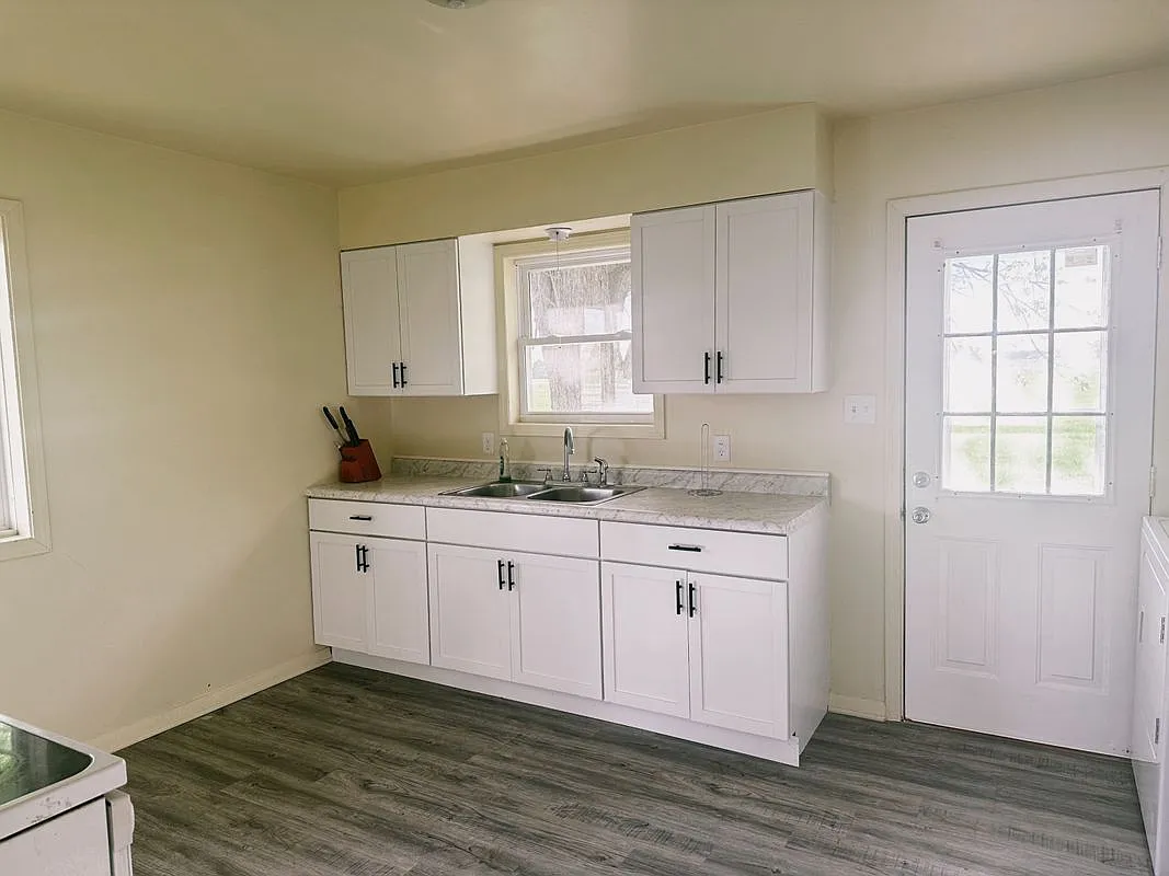 2 bed, 1.0 bath, 837 sqft, $1,000 — Photo 4