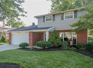 5745 Sherwood Dr, North Olmsted, OH