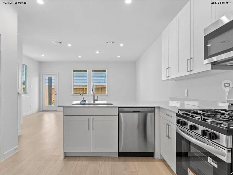 1814 Revolution Way — Photo 2