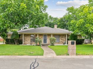 1100 Briarcliff Dr, Arlington, TX 76012