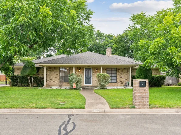 1100 Briarcliff Dr, Arlington, TX 76012