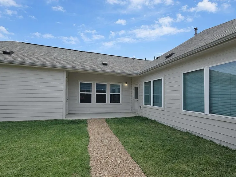 511 Pulitzer Dr — Photo 21