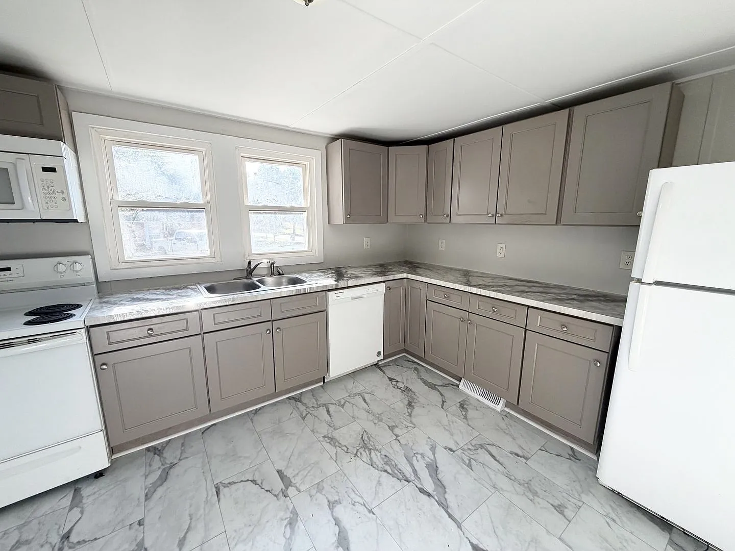 Cute Updated 2 Bedroom/1 Bath Brick Ranch Home in Lovely China Grove - Lawn Care Included — Photo 4