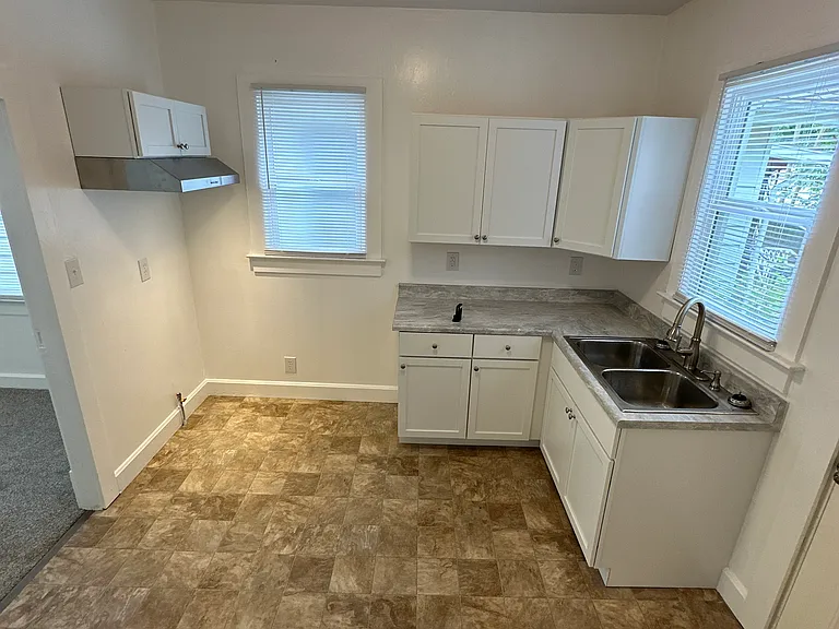 1311 E Illinois St — Photo 4