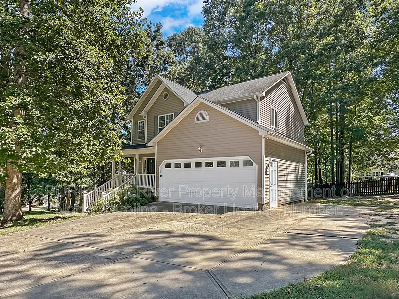 4 bed, 2.5 bath, 1984 sqft, $2,095 — Photo 2