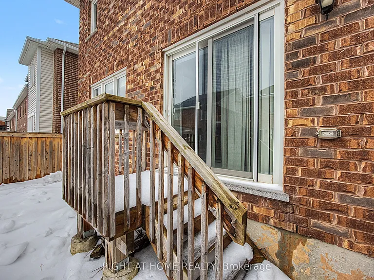 1235 Mulroney Hts — Photo 39