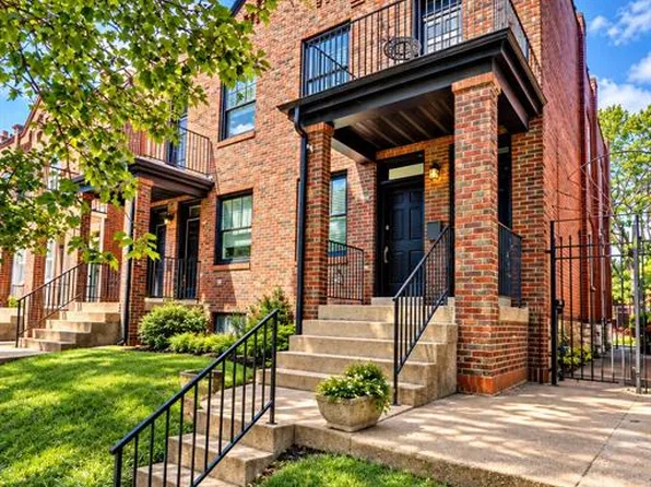3321 Demenil Pl, Saint Louis, MO 63118