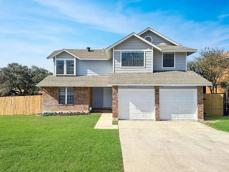 4 bed, 2.5 bath, 1967 sqft, $1,895 — Photo 2
