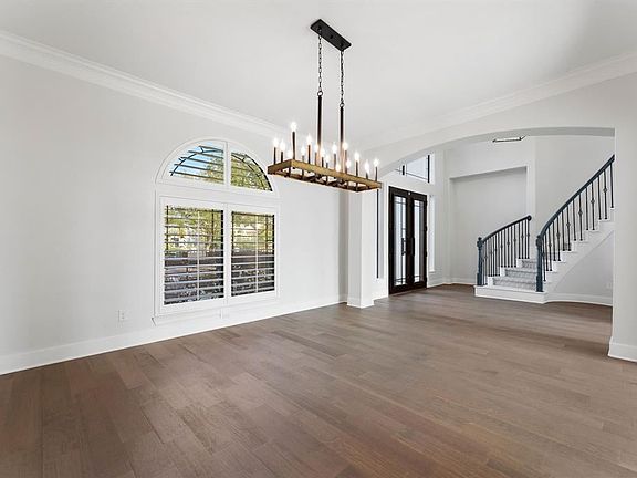 5th image of 2113 Twin Oaks Blvd