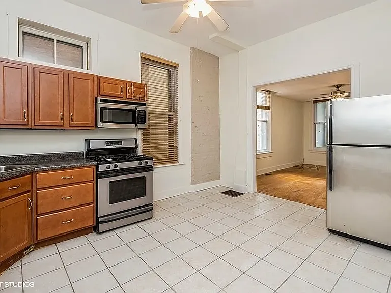 2248 N Southport Ave #1R — Photo 4