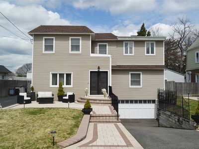 583 Lowell St, Westbury, NY, 11590