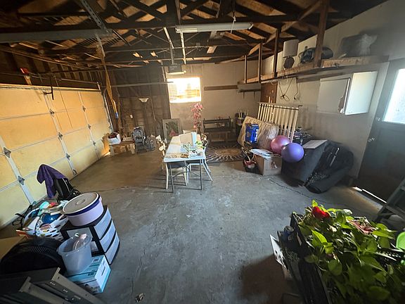 5th image of 1086 Delport Ave
