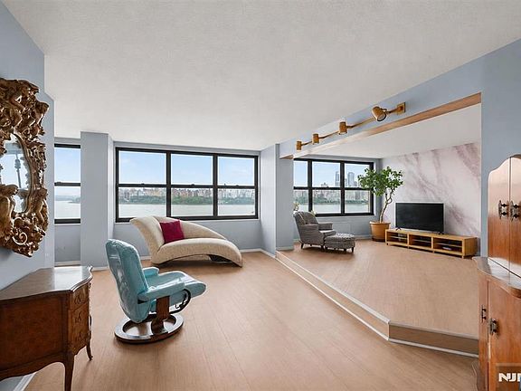 4th image of 7004 Boulevard E #10E