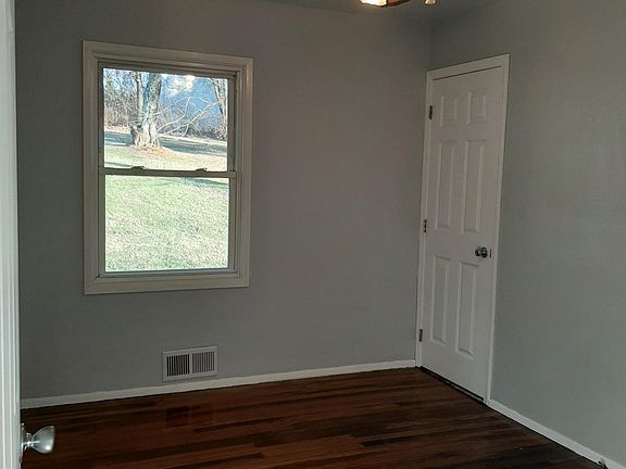 5th image of 232 Frostview Dr